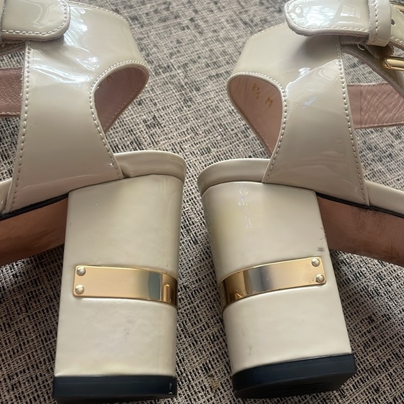 Stuart Weitzman Patent Leather Sandal Size 8.5 M - Picture 16 of 16